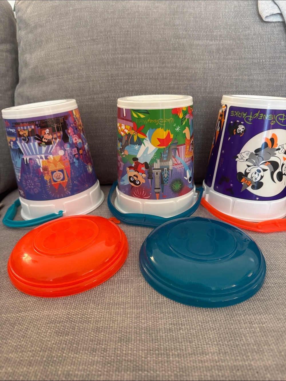 Disney world bucket lot missing one lid